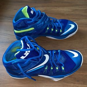 Lebron basketball shoes